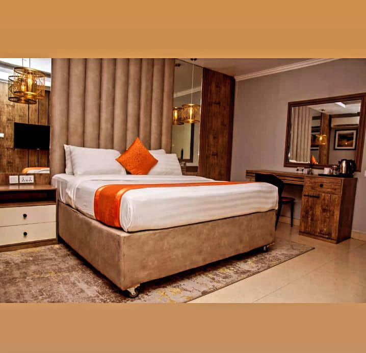 /web/uploads/116/Villa Angelia Hotel Victoria Island/header-images/Deluxe room.jpg
